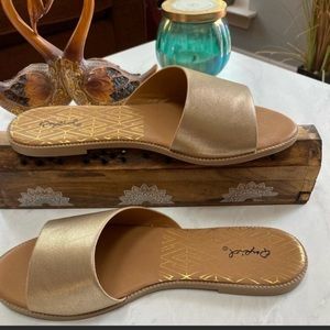 NEW: Qupid gold metallic slip on sandal. Size 7